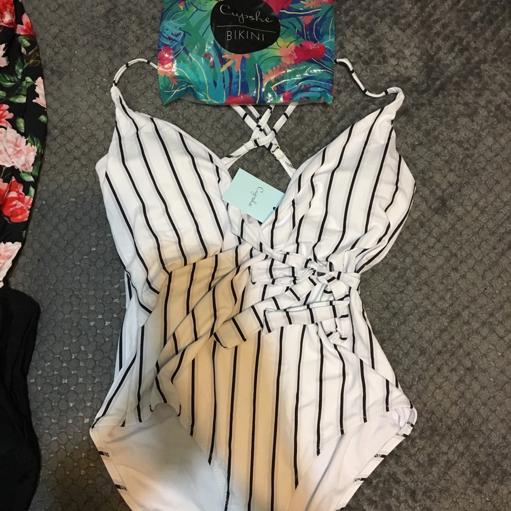 Cupshe bathing suit,measurements are in the photo